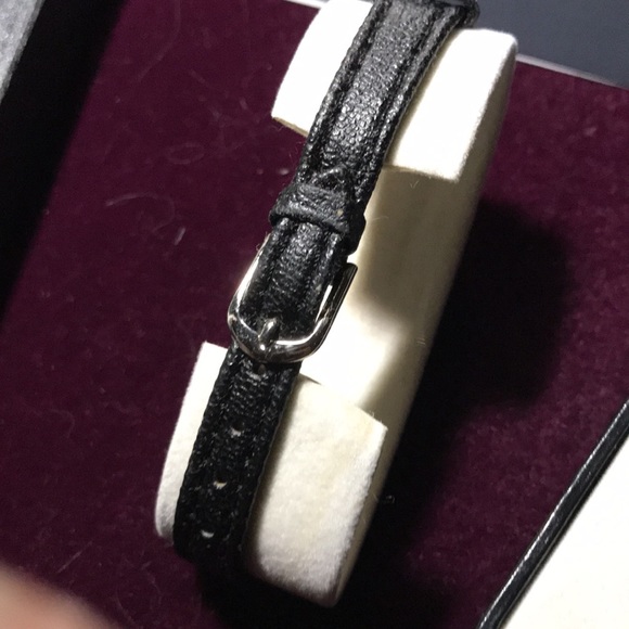 Solitaire wrist watch with genuine diamond main image 5